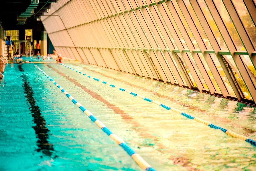 临川成人混凝土钢结构游泳池项目